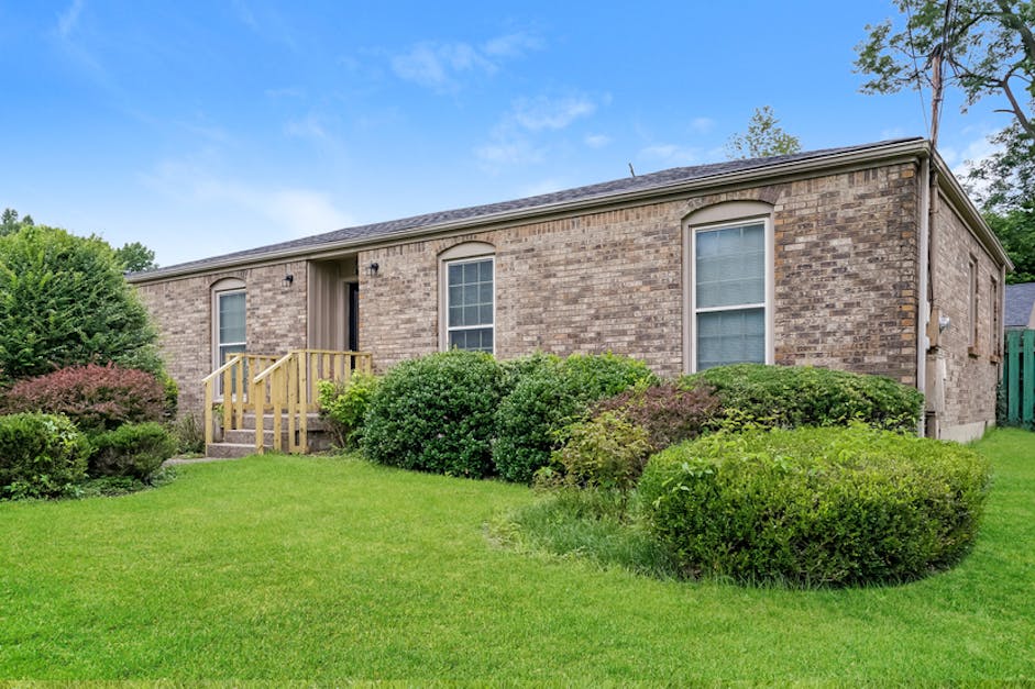 10509 Moonlight Way, Louisville, KY 40272 Home for Rent 3 Beds, 2